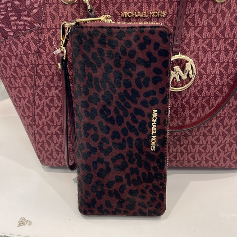 MICHAEL KORS
Leather Lg Continental Wristlet Phone Wallet Exotic Print Hair Culf - Picture 12 of 16